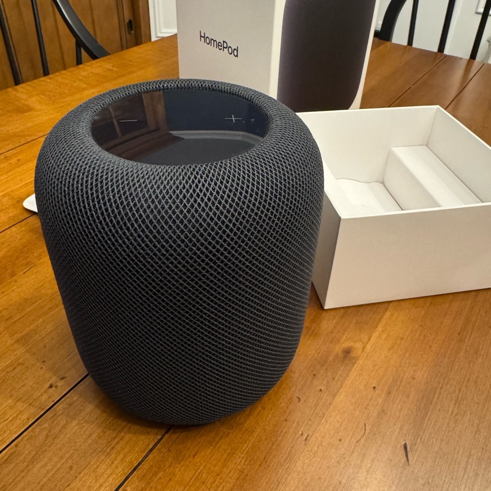 Apple HomePod in Dark Gray - Picture 3 of 3